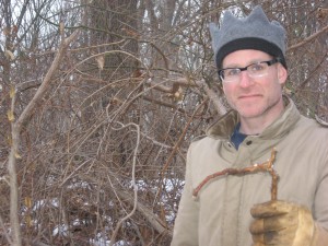 Sean Solomon with a root fragment of Celastrus orbiculatus