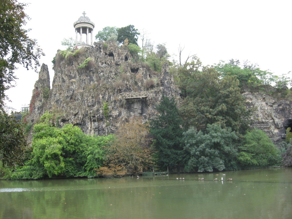 Parc Des Buttes-Chaumont, Paris Gardens,www.thesanguineroot.com