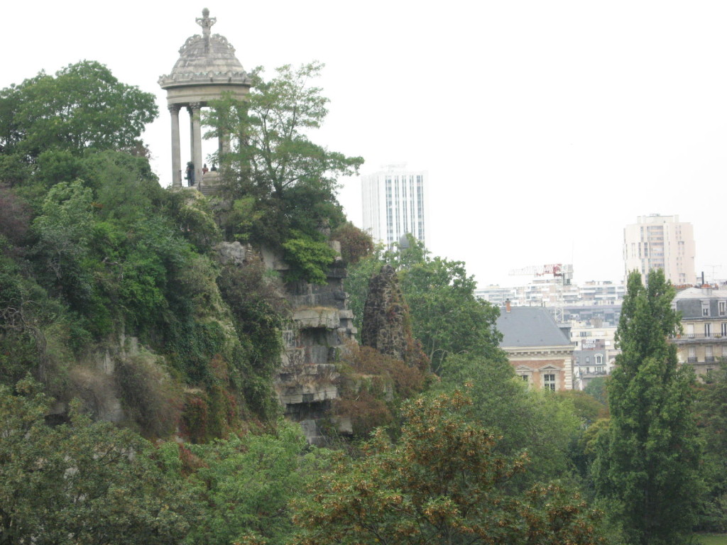 Parc Des Buttes-Chaumont, Paris Gardens,www.thesanguineroot.com