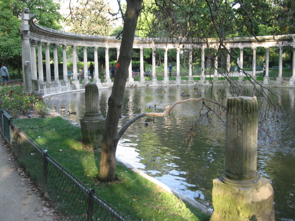 Parc Monceau, Paris Gardens,www.thesanguineroot.com