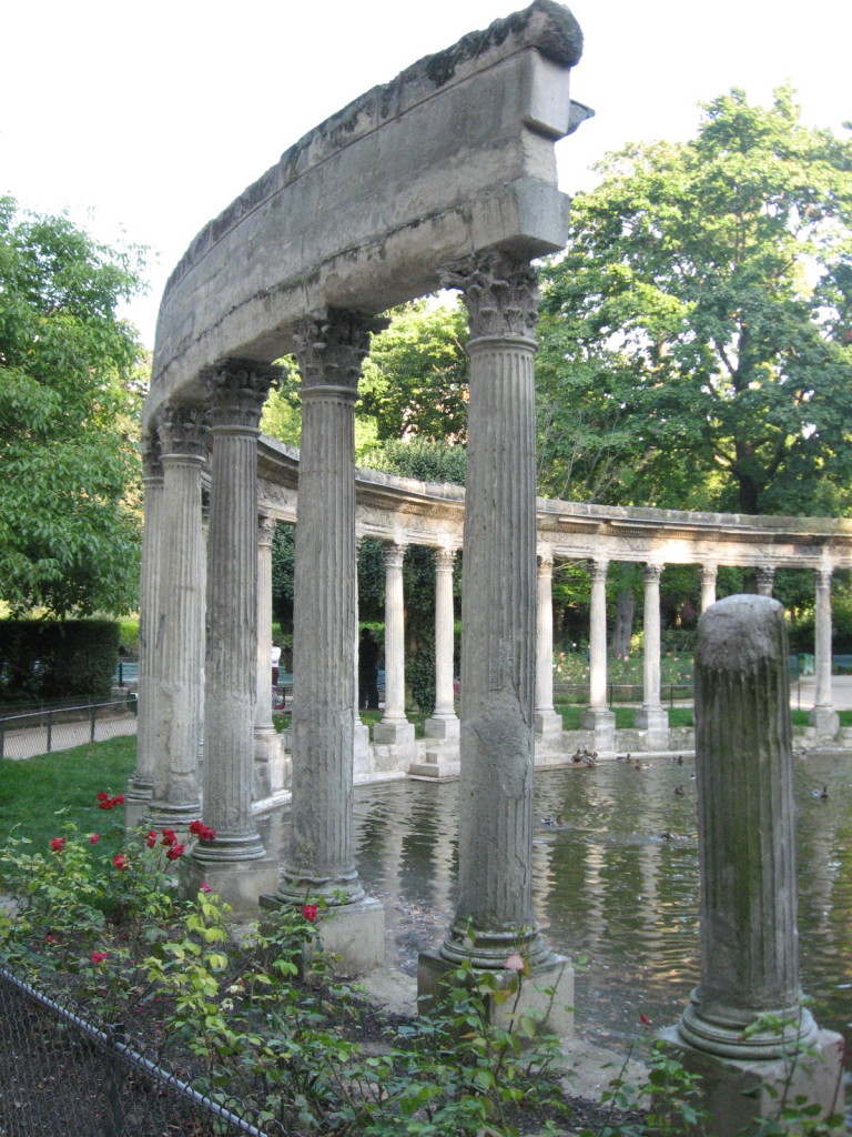 Parc MonceauParis Gardens,www.thesanguineroot.com